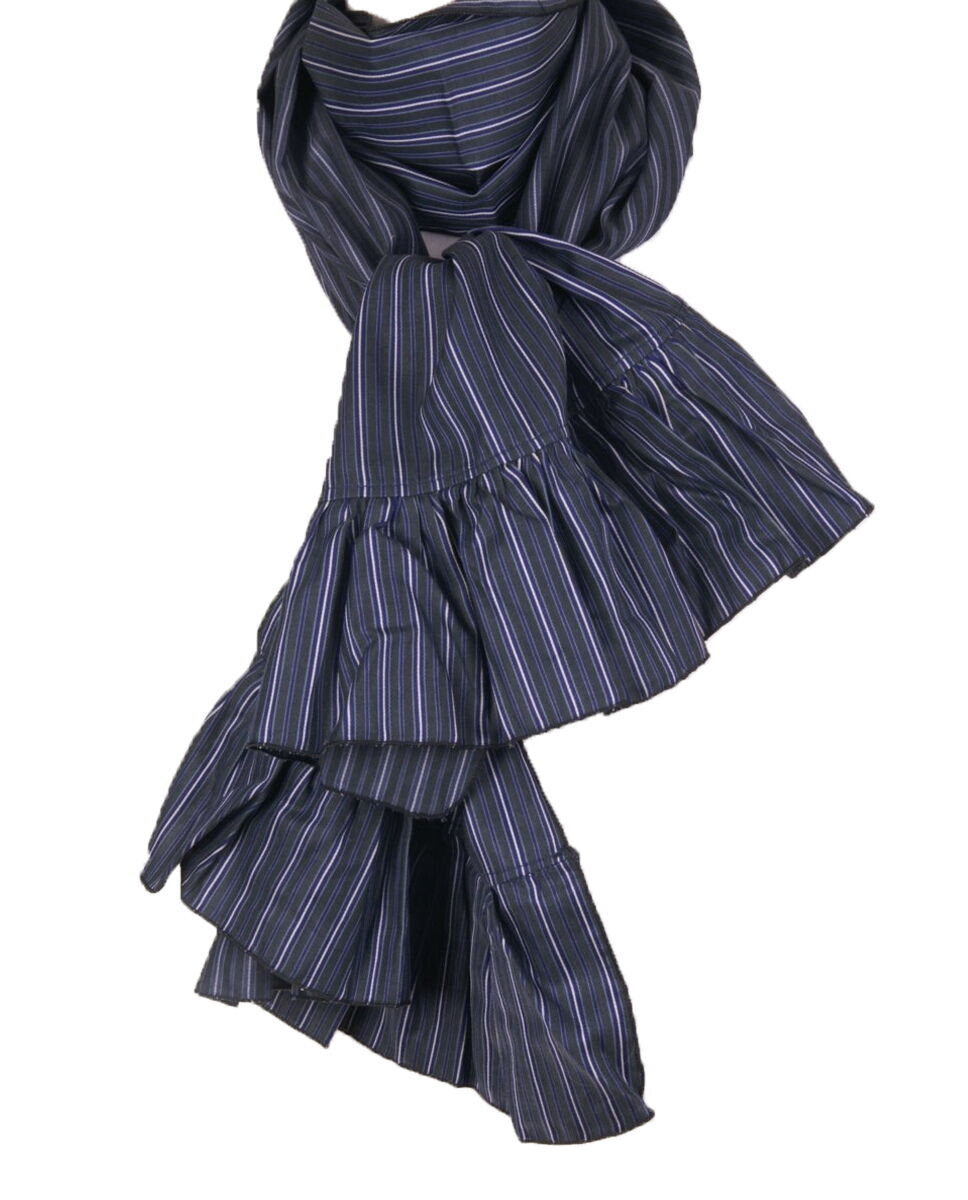 Donkergrijze sjaal met strepen in blauw