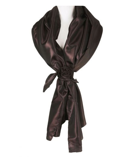 Donkerbruine stola met losse rozencorsage op strikband