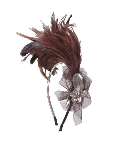 Bruine hanenveren haaraccessoire met strass en tule op haarband