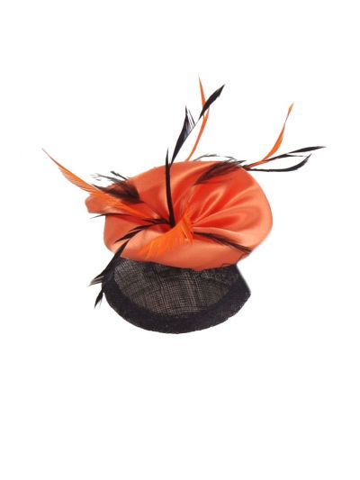 Oranje - zwarte haaraccessoire met satijn, tulle en veertjes