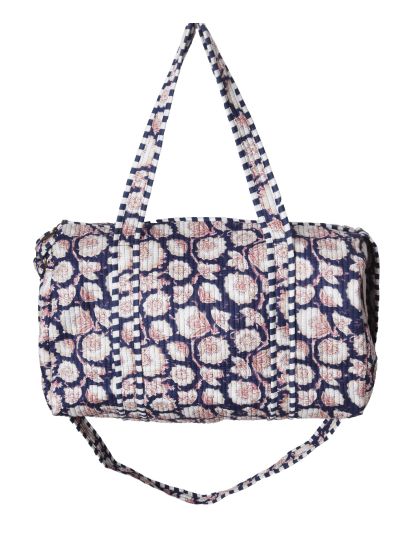 Gewatteerde weekend tas in donkerblauw met bloemenprint