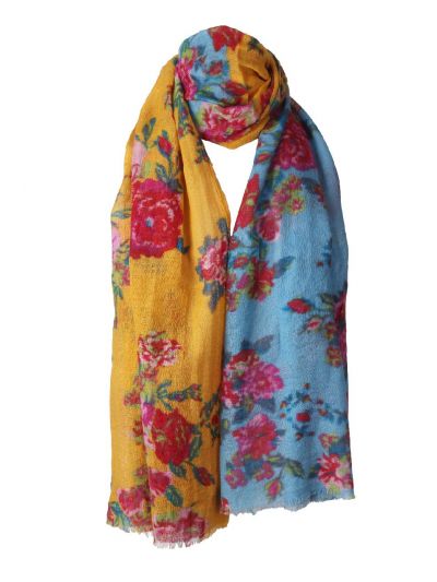 Hemelsblauwe wollen sjaal met bloemenprint
