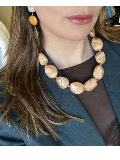 Grote statement kralenketting met marmereffect