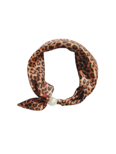 Satijn sjaaltje met parel met leopard