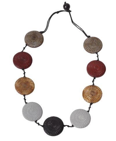 Lange ketting met houten ovalen kralen