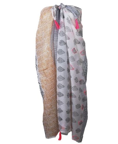 Witte sarong met ornament in goud en hardroze