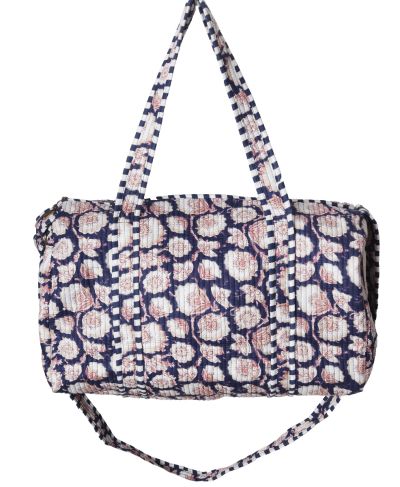 Gewatteerde weekend tas in donkerblauw met bloemenprint