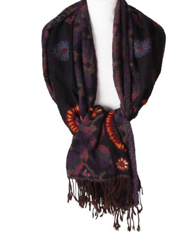 Zwarte wollen pashmina sjaal met bloemdetails.