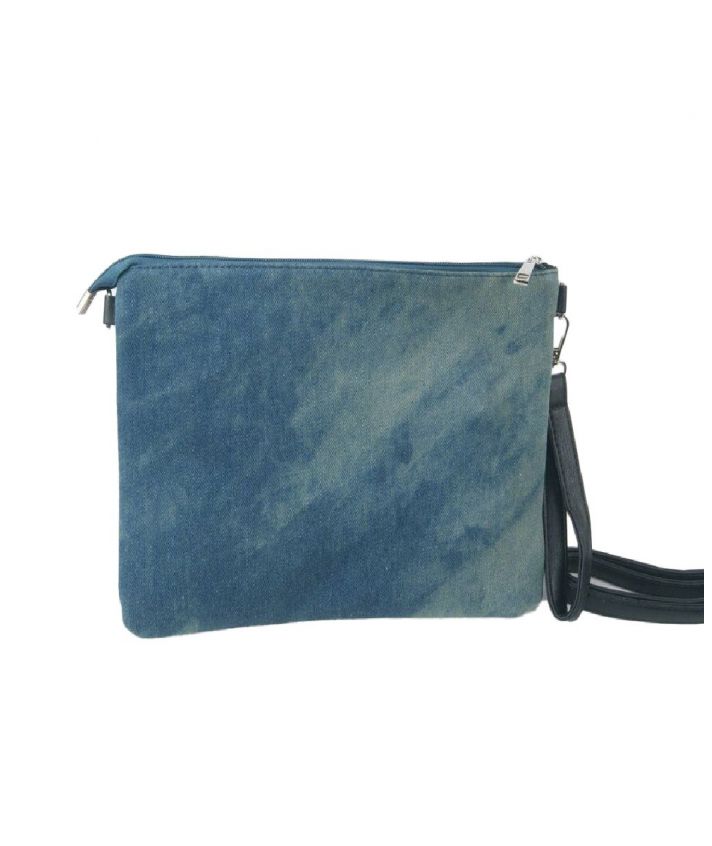 Denim clutch met verschillende patches