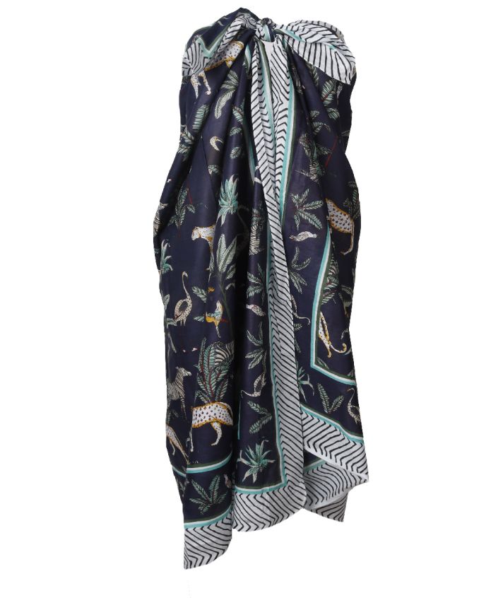 Sarong in donkerblauw met tropische dierenprint