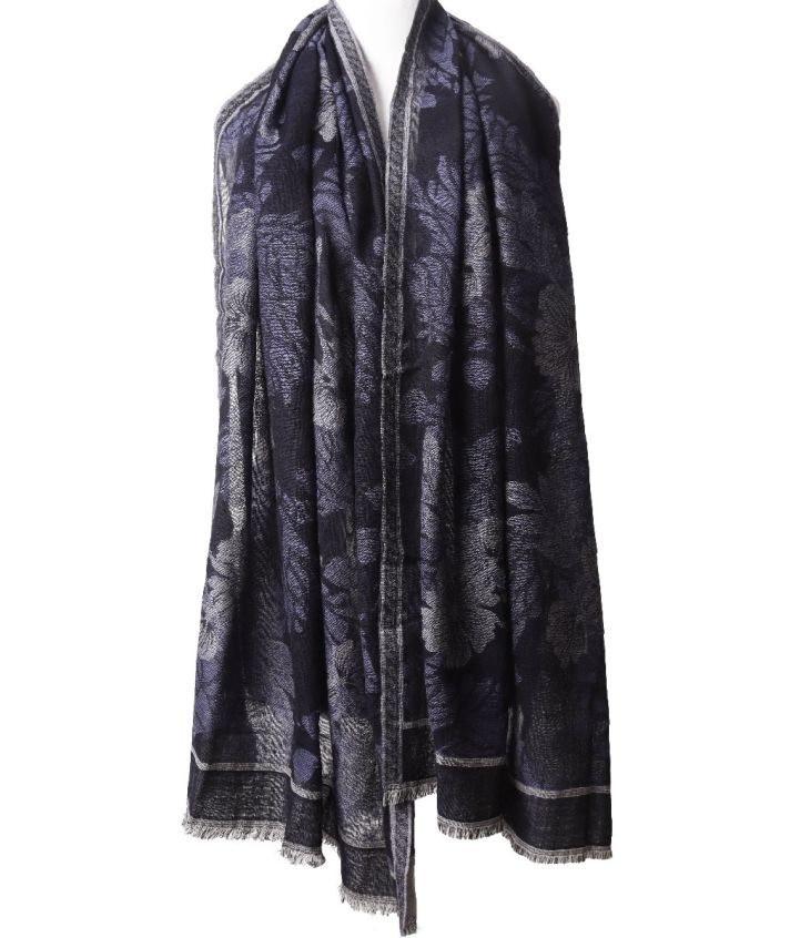 Donkerblauwe wollen sjaal met bloemenprint