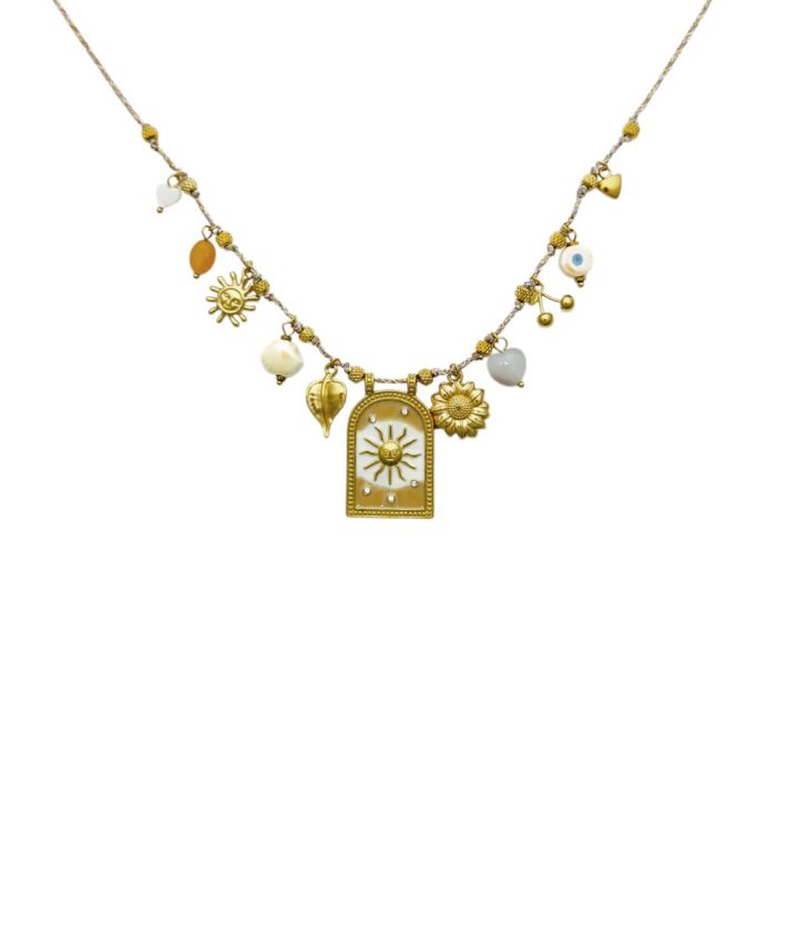 Gevlochten touwketting in beige met bedels