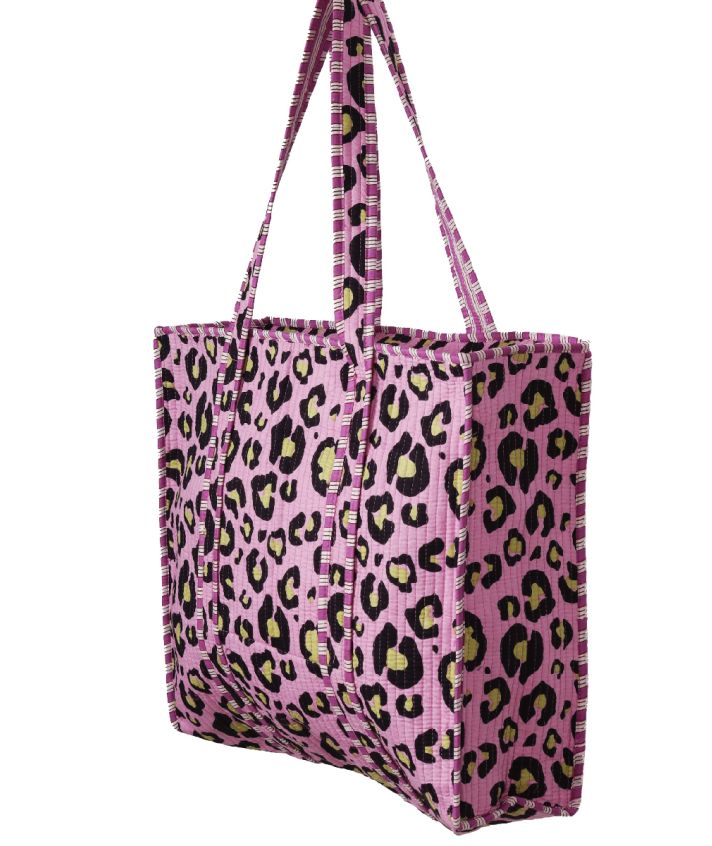 Roze en lime gewatteerde shopper met luipaardprint.