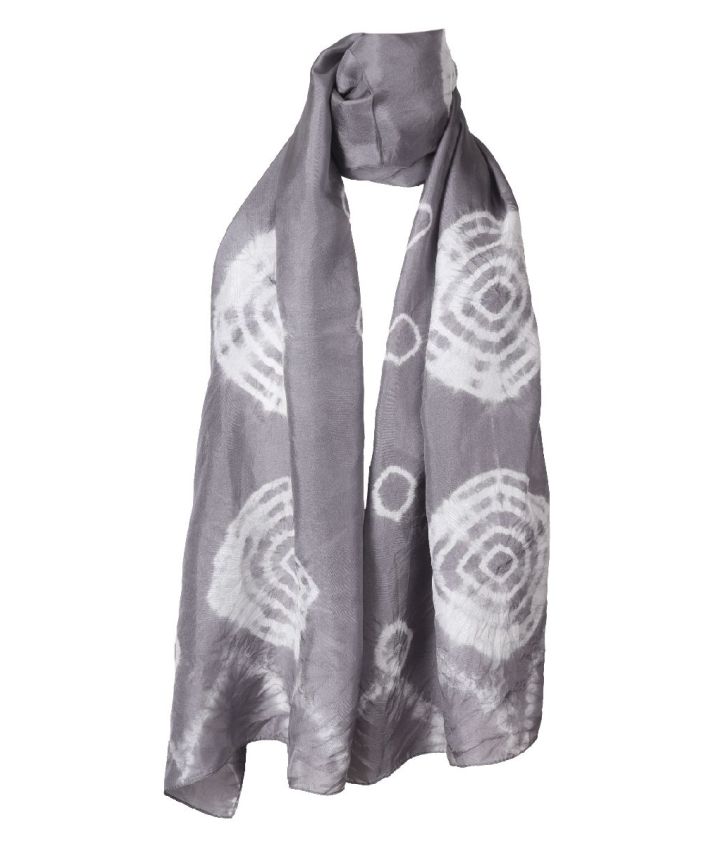 Grijze zijde sjaal met batik print