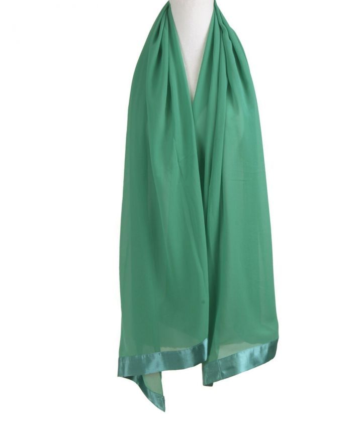 Zeegroene crêpe voile stola met satijnen rand