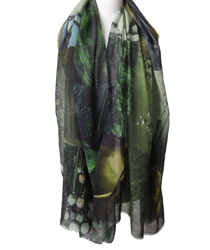 Wollen mousseline sjaal met fotoprint in groen