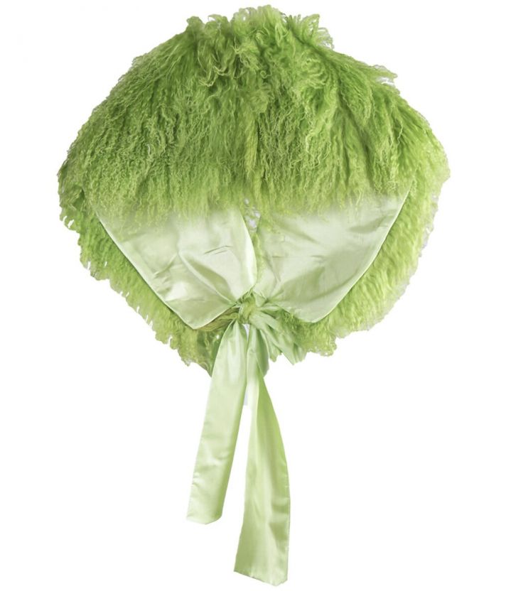 Limegroene stola met schapenvacht met lintsluitng