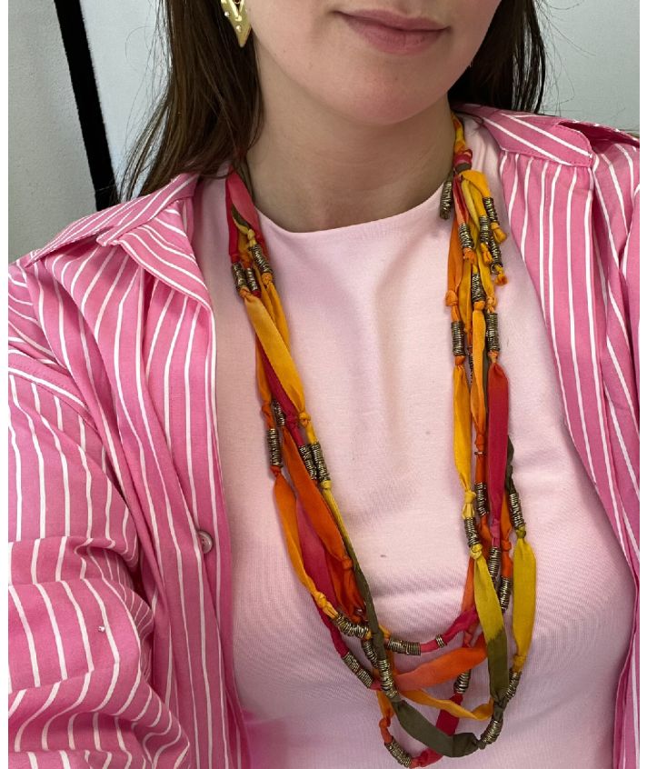 Lange stoffen ketting met kleurverloop en metalen ringetjes