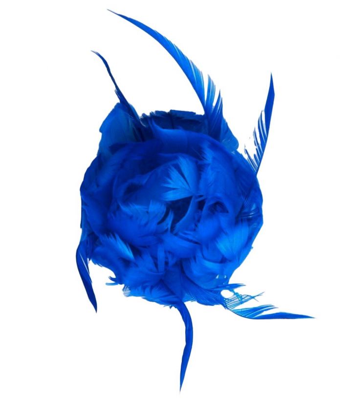 Kobalt veren bloemcorsage op speld