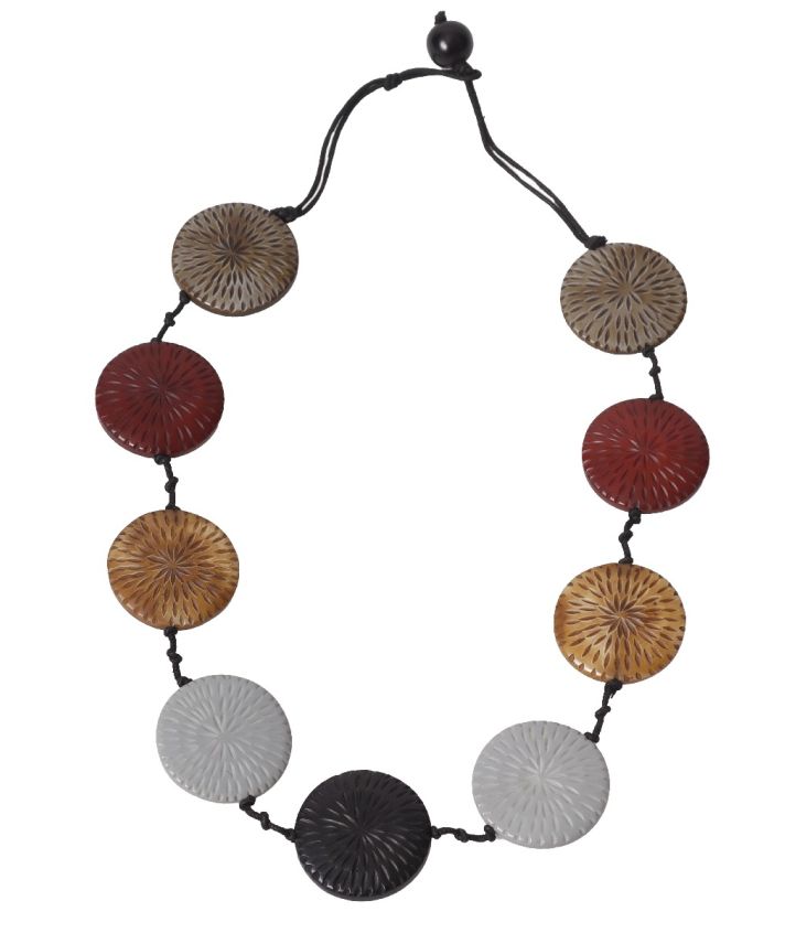 Lange ketting met houten ovalen kralen