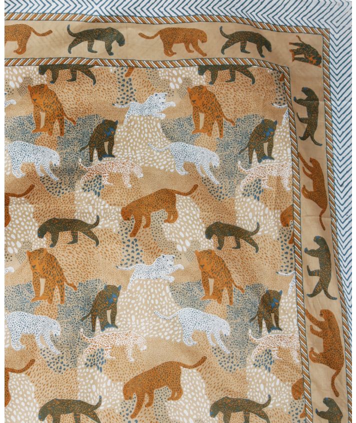Liz sarong met luipaard
