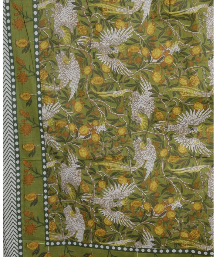 Katoenen sarong met vogel print in olijfgroenKatoenen sarong met vogel print in olijfgroen