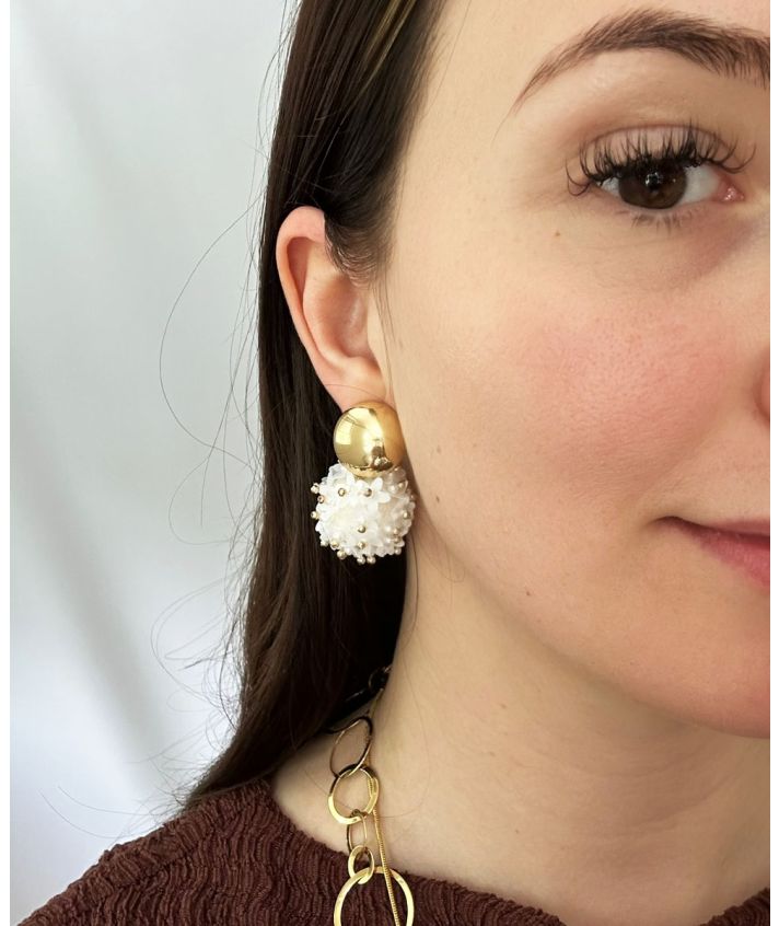 Oorbellen met bloemetjes in wit