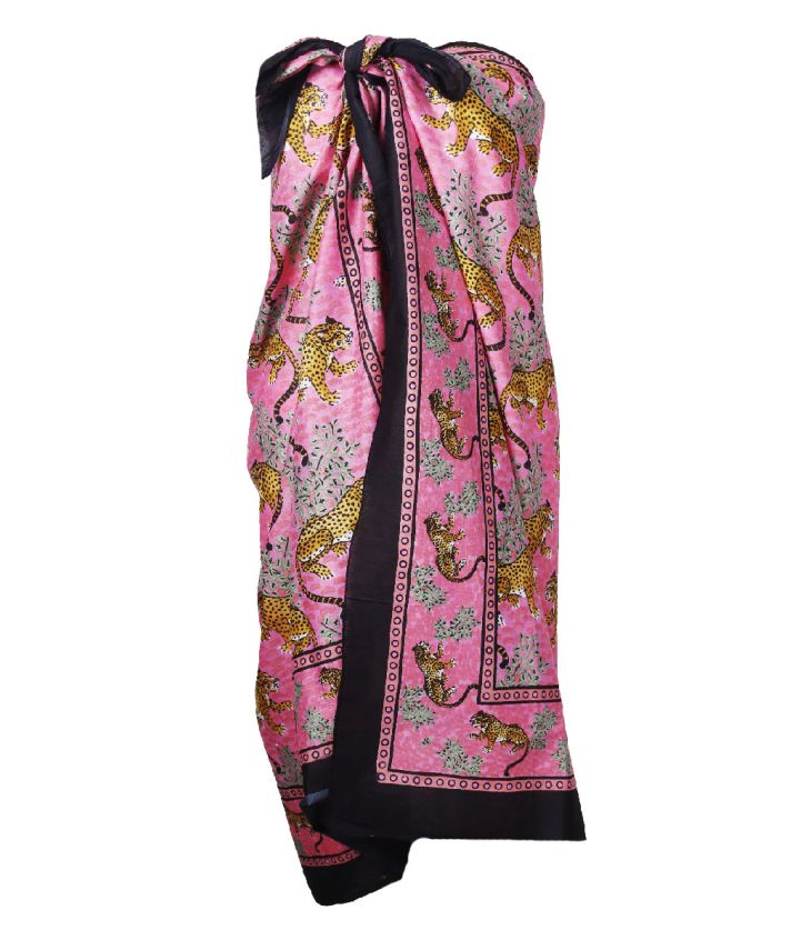 Roze sarong met panterprint