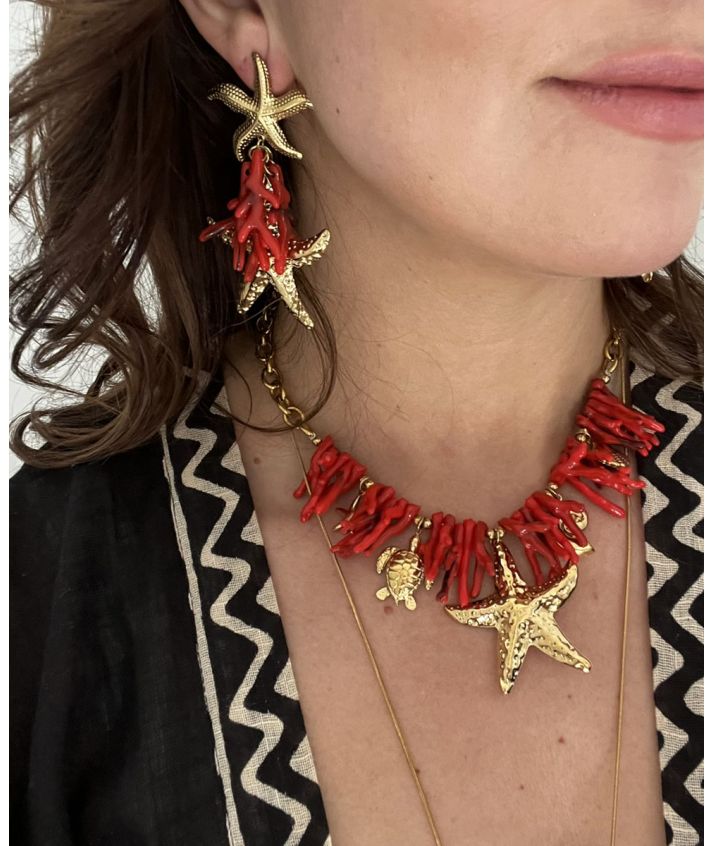 Ketting met bedels en koraal in rood