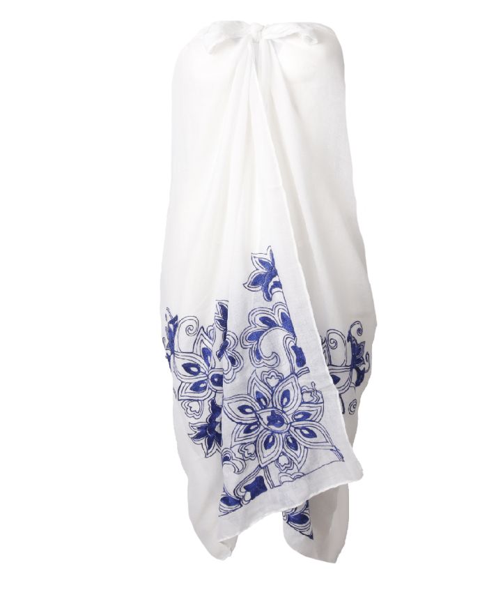 Witte sarong met borduursel in blauw