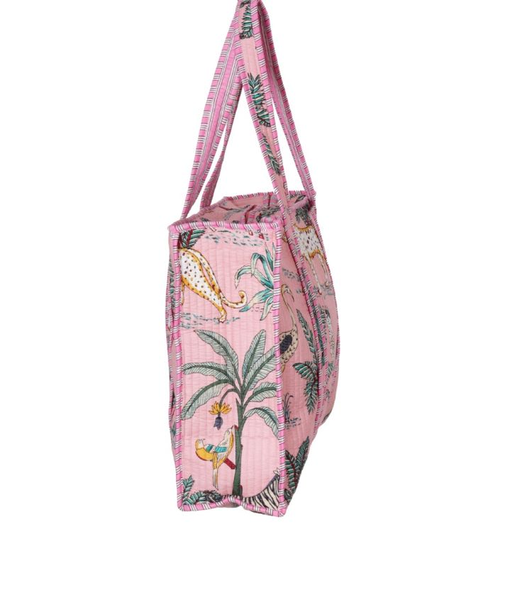 Deze gewatteerde shopper met dierenprint.