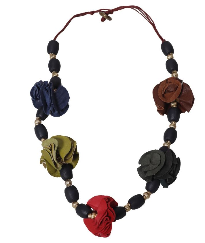 Statement ketting met lederen bloemen