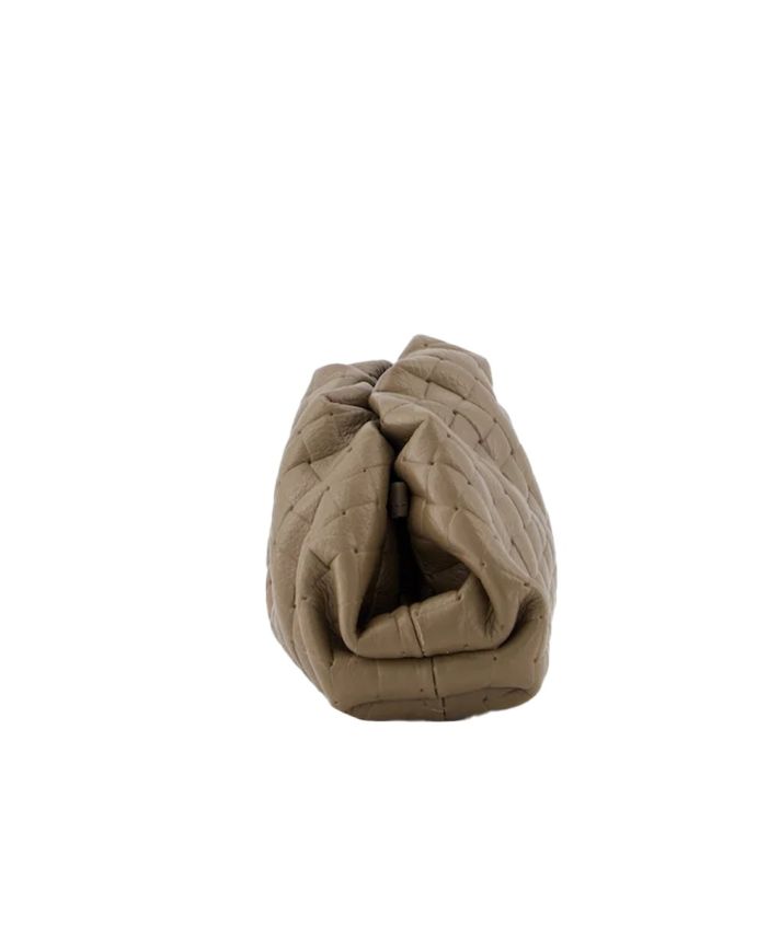 Leren gevlochten crossbody clutch in donker taupe
