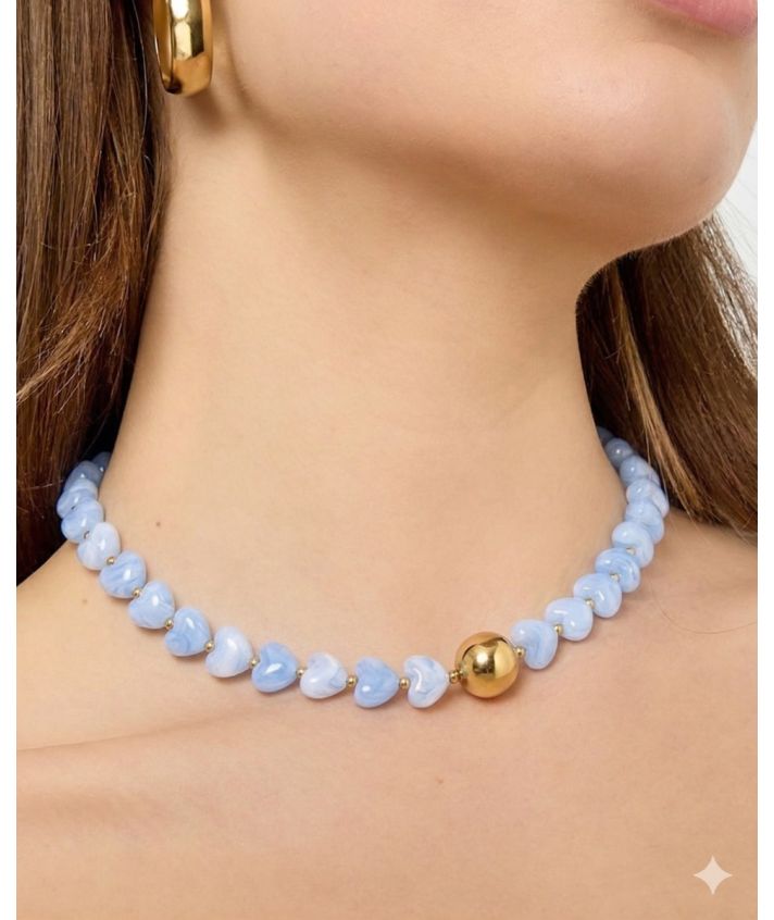 Hartjes ketting met goud detail in lichtblauw