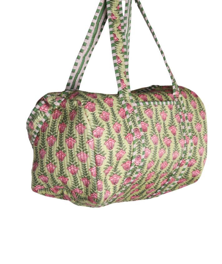 Gewatteerde weekend tas in groen met bloemenprint