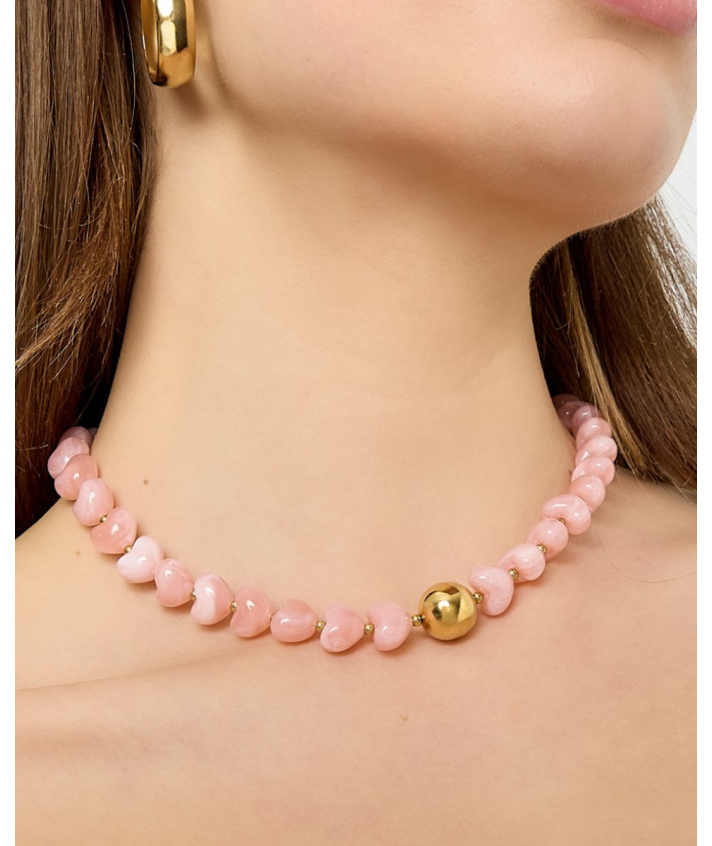 Hartjes ketting met goud detail in lichtroze