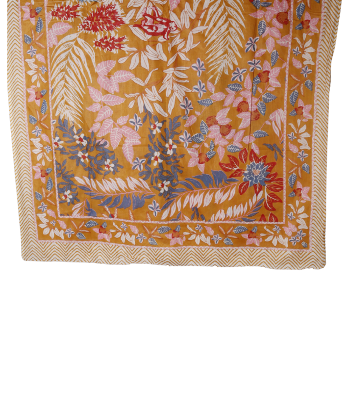 Sarong in okergeel met bloemenprint