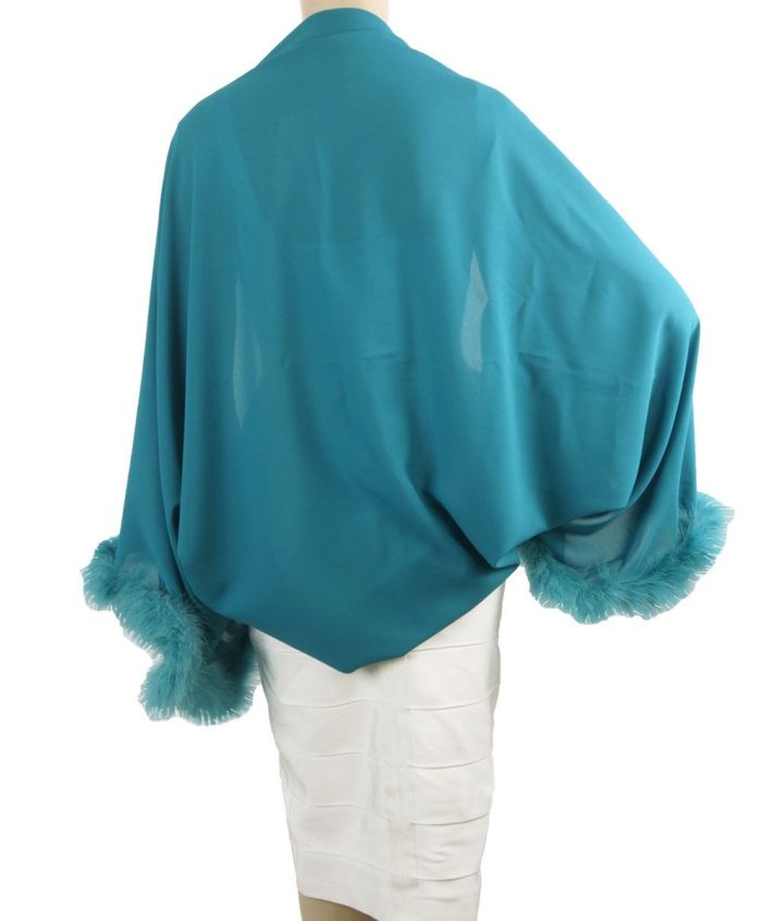 Bolero stola van petrolkleurige crêpe voile met verenrand