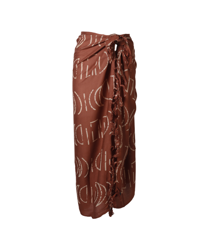 Bodhi sarong met ornament print in cognac