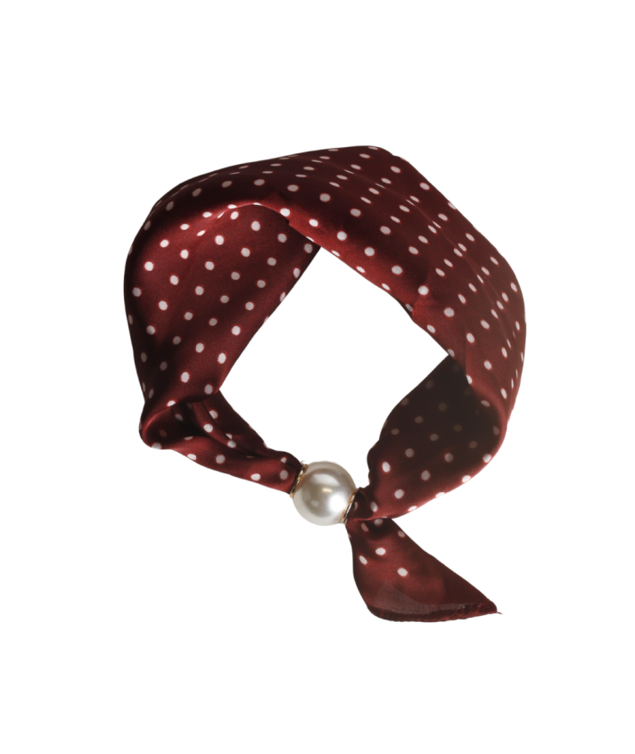 Polkadot sjaaltje met parel sluiting in donkerrood