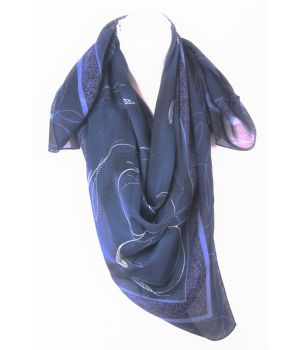 Vierkante donkerblauwe voile sjaal met dessin in denimblauw en wit