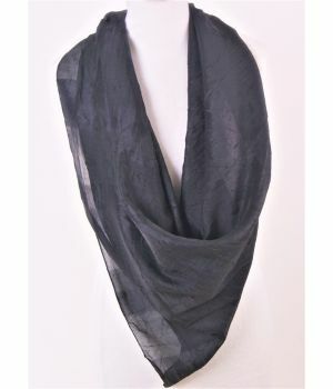 Vierkante zwarte sjaal met ingeweven strepen