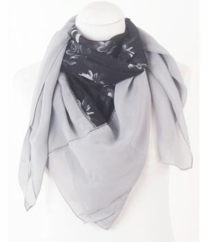 Grijs-zwarte voile sjaal met gebloemd middenstuk