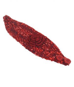Rode gemêleerde fijngebreide hoofdband met roos en knoopsluiting