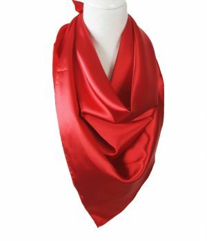 Rode satijnen sjaal