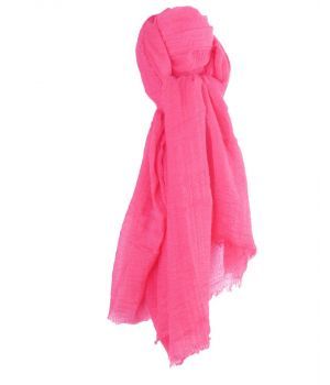 Roze sjaal met rafel franjes