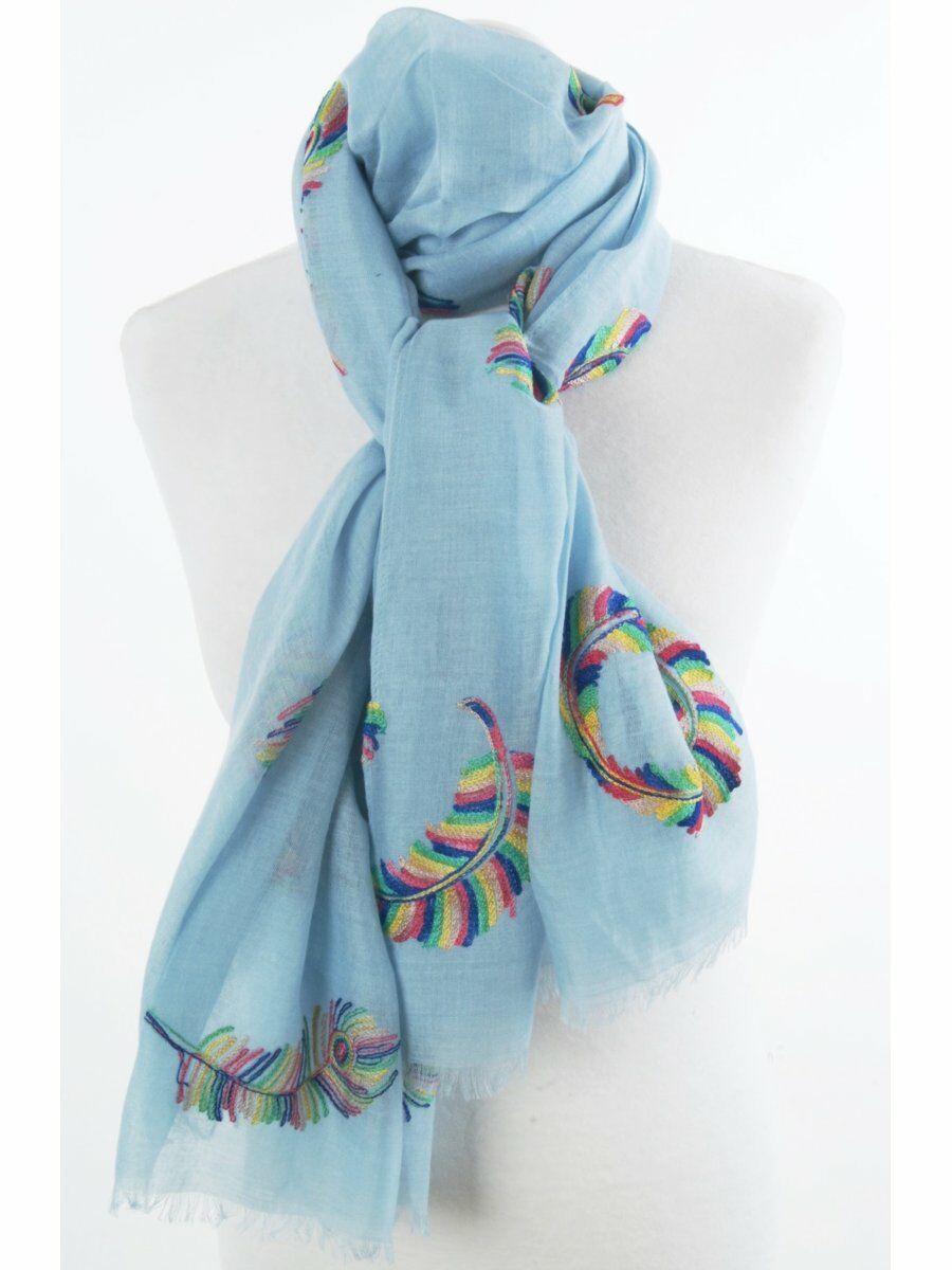 Hemelsblauwe Luchtige Sjaal Met Multicolor Veren huismerk kopen in de aanbieding Hemelsblauwe Luchtige Sjaal Met Multicolor Veren huismerk kopen in de aanbieding