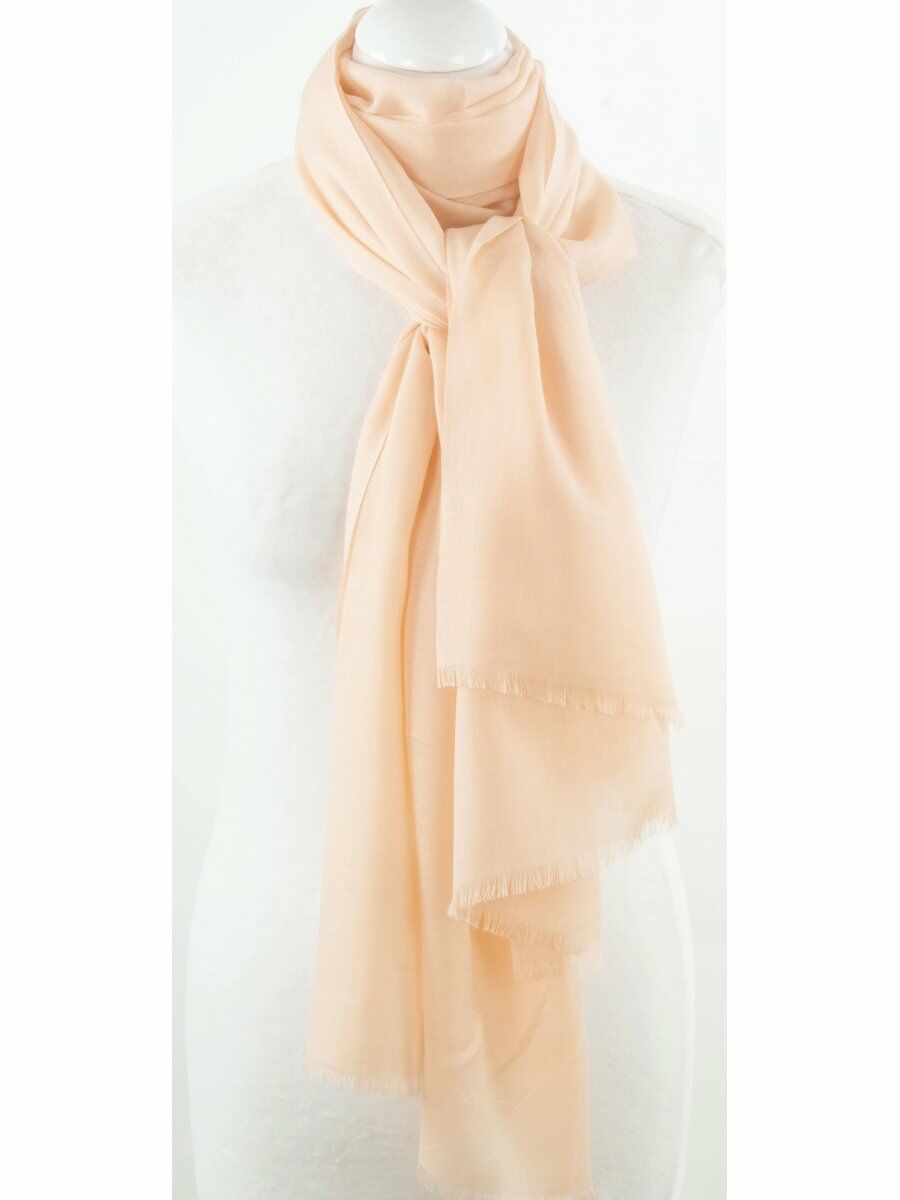 Effen Abrikooskleurige Sjaal Van Zachte Wollen Mousseline huismerk kopen in de aanbieding