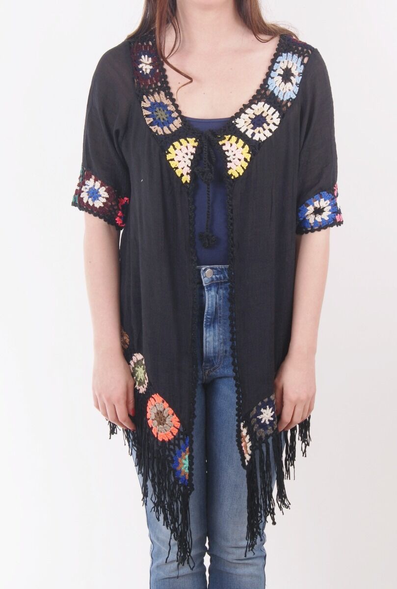 Zwarte Kimono Met Gehaakte Details En Lange Franjes huismerk kopen in de aanbieding Zwarte Kimono Met Gehaakte Details En Lange Franjes huismerk kopen in de aanbieding