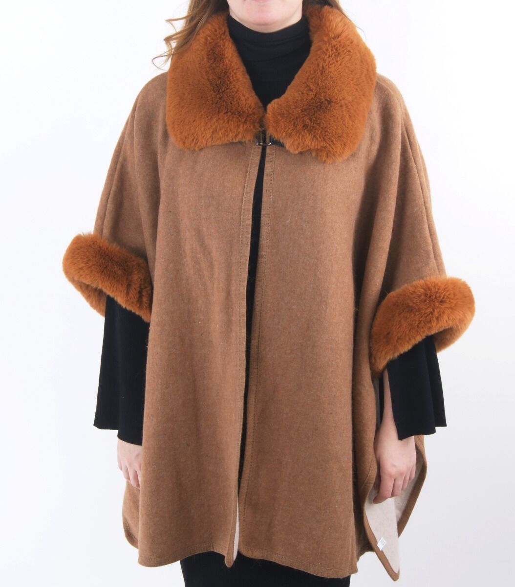 Camel Kleurige Omslagdoekcape Afgewerkt Met Kunstbont huismerk kopen in de aanbieding